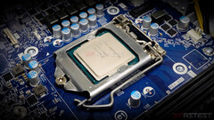 Il processore installato in una scheda madre compatibile con Comet Lake-S (Image Source: xfastest)