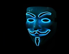 Una maschera di &quot;Anonymous&quot;, accettata a livello internazionale come simbolo degli hacker (Fonte immagine: Robert Stump, via Unsplash)