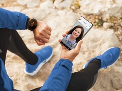 Una foto dimostrativa che mostra una visita medica virtuale (Fonte immagine: Samsung; ritagliata)