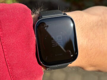 Il display di Amazfit Active è difficile da leggere alla luce diretta del sole.