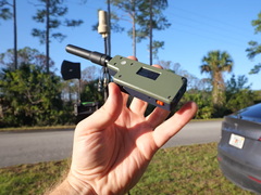 Lo YouTuber ha utilizzato i nodi LoRa (nella foto) per creare connessioni tra diverse città.