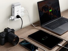 Il nuovo Smart Plug Outlet Extender di Govee (nella foto) ha una luce notturna integrata. (Fonte: Govee)