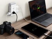 Il nuovo Smart Plug Outlet Extender di Govee (nella foto) ha una luce notturna integrata. (Fonte: Govee)
