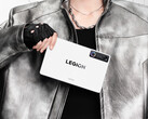 Il Legion Tab Gen 5 ottiene buoni punteggi nei benchmark condivisi. Nella foto: un'immagine promozionale che mostra il retro del tablet.