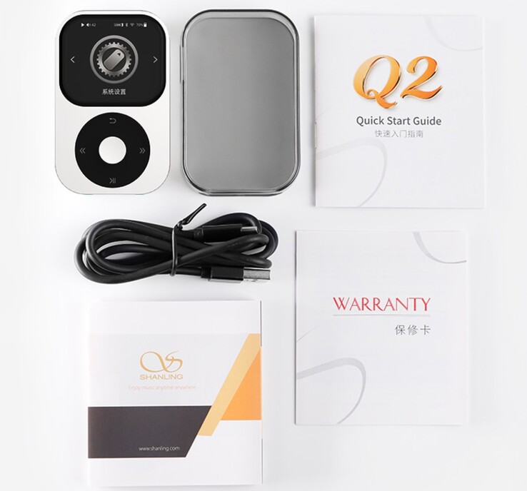 Il DAP Shanling Q2 viene fornito con una custodia, un cavo USB e un manuale.
