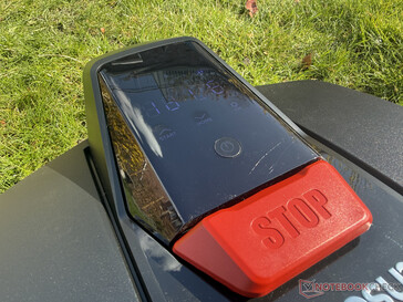 Unità di controllo e display sul tosaerba robotico