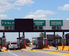 L'attraversamento della corsia dedicata di Tesla sul lato messicano (immagine: Corporation for the Development of the Border Zone of Nuevo León/Bloomberg)