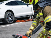 Le fiamme ostinate della batteria negli incidenti delle auto elettriche risolte da un nuovo strumento antincendio