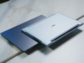 Il Dell XPS 13 è disponibile a partire da 599,99 dollari per gli studenti. Nella foto: le due varianti di colore del portatile.