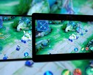 Il tablet Lenovo Legion Y700 può cambiare automaticamente il rapporto dello schermo per alcuni giochi supportati. (Fonte immagine: Lenovo/Tencent - modificato)