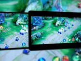 Il tablet Lenovo Legion Y700 può cambiare automaticamente il rapporto dello schermo per alcuni giochi supportati. (Fonte immagine: Lenovo/Tencent - modificato)