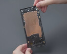 Il teardown di OnePlus 12 rivela una camera di raffreddamento a vapore di grandi dimensioni (Fonte: WekiHome YouTube)