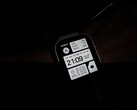 Realme ha mostrato un nuovo smartwatch quadrato (nella foto) su Weibo. (Fonte immagine: Weibo)