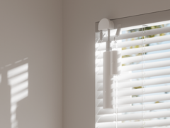 L'adattatore SwitchBot Blind Tilt consente di controllare le tende tramite un'app o comandi vocali. (Fonte: Wonder Tech Lab)