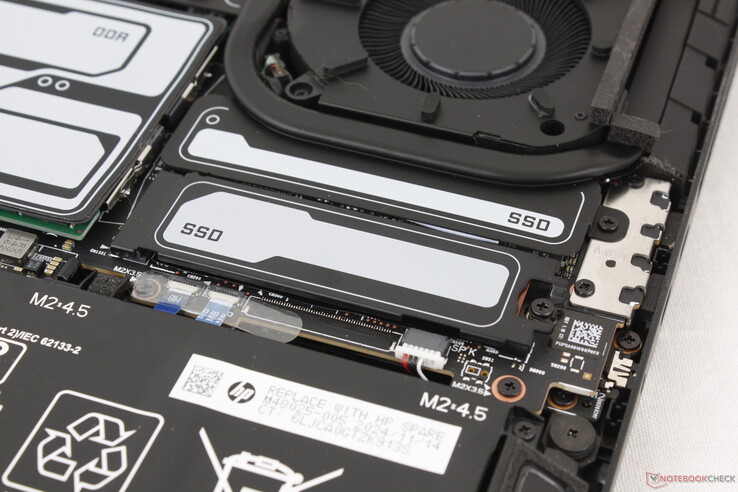 Due slot SSD M.2 2280 NVMe con supporto per un'unità PCIe5