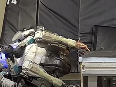 Quello è sangue? Atlas dopo una forte caduta. (Immagine: Boston Dynamics)