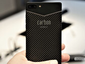 La scocca posteriore del Carbon 1 MKII (Image Source: androidauthority)