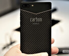 La scocca posteriore del Carbon 1 MKII (Image Source: androidauthority)