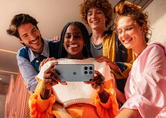 Il Moto G66j ha un pannello posteriore colorato con una texture simile alla pelle (Fonte: Motorola)