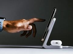 Il Nomad Stand One Gen 4 ricarica in modalità wireless gli smartphone Android fino a 25 watt (Fonte: Nomad)