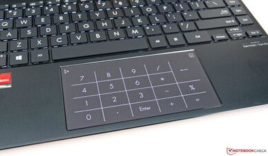 Touchpad dell'Asus ZenBook 13 UM325S con tastierino numerico