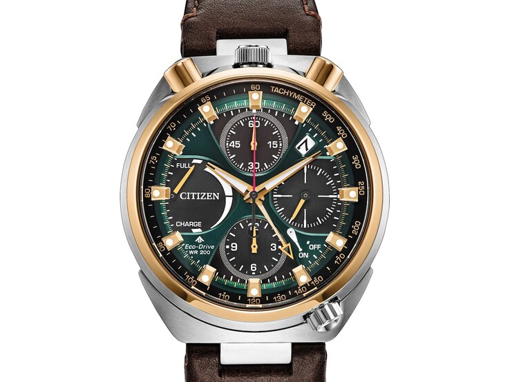 Citizen Promaster Tsuno Chrono Racer AV0104-06W con cassa in acciaio inossidabile bicolore, quadrante verde smeraldo, contatori del cronografo neri e cinturino in pelle marrone.