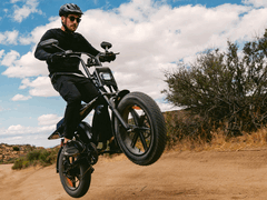 Heybike Saturn è una bicicletta elettrica in stile ciclomotore