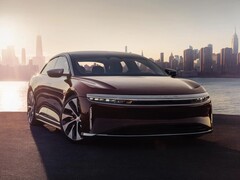 Tesla sta presumibilmente testando l&#039;efficiente ma ancora potente berlina elettrica di lusso Lucid Air (Immagine: Lucid Motors)