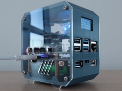 L'intero mini server è alimentato attraverso un singolo connettore USB-C. (Fonte: The DiY Life)