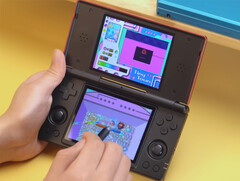 L&#039;Anbernic RG DS con Kirby: Canvas Curse. (Fonte immagine: Anbernic - modificato)