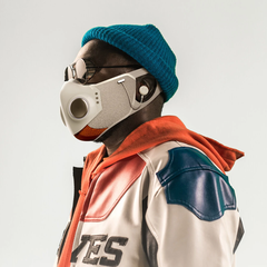 Will.i.am e Honeywell si sono uniti per creare la Xupermask, una maschera facciale futuristica per gli amanti della moda. (Immagine via The New York Times)