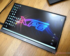 Il monitor da gioco portatile Asus XG16AHPE quasi inchioda in termini di caratteristiche e prestazioni