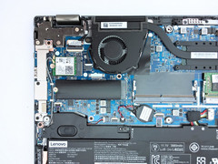 Ventola e SSD (sotto la cover nera)