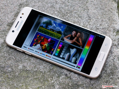 Samsung Galaxy J7 (2017) outdoor