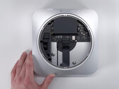 Il Mac mini rimane facile da aprire ma difficile da riparare. (Fonte: Brandon Geekabit)