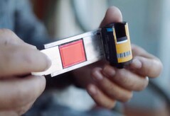 I'm Back Roll è stato progettato per convertire le fotocamere analogiche in fotocamere digitali in pochi e semplici passaggi.