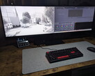 L’Innocn E49M1R mostra un disegno tecnico sulla sinistra e DaVinci Resolve sulla destra.