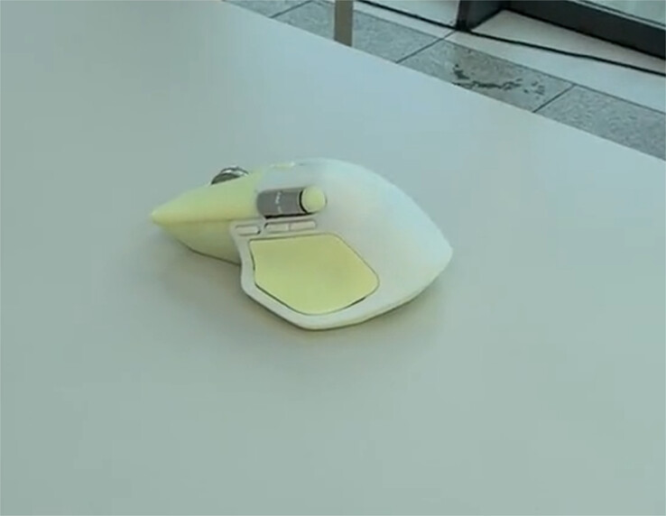 Una delle altre opzioni di colore di MX Master 4 mostrate durante l'evento di lancio di Logitech. (Fonte immagine: Reddit)