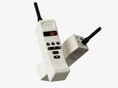 Il power bank portatile di Trozk si ispira al Motorola DynaTAC 8000X.