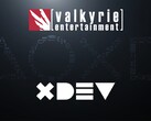Vengono mostrati i loghi degli studi Valkyrie Entertainment e XDev PlayStation