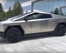 Il Cybertruck di Tesla sembra essere vicino allo stato di produzione nella sua ultima apparizione a un incontro con gli azionisti in Texas. (Fonte: Farzad Mesbahi su YouTube)