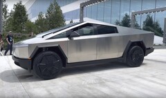 Il Cybertruck di Tesla sembra essere vicino allo stato di produzione nella sua ultima apparizione a un incontro con gli azionisti in Texas. (Fonte: Farzad Mesbahi su YouTube)