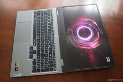 La scelta tra LOQ 15 e Legion 5 15 dipende dal budget e dalle esigenze (fonte: Notebookcheck)