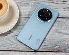 Nessuno smartphone della serie Honor Magic7 è sceso sotto i 6,7 pollici di dimensione del display, nella foto Magic7 Pro. (Fonte: Notebookcheck)