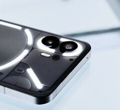 Si dice che il Nothing Phone (3) abbandonerà l'interfaccia Glyph, tipica dell'azienda. Nella foto - Nothing Phone (2) (Fonte: Nothing)