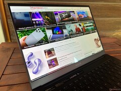 Razer Blade 14 offre prestazioni grafiche significativamente più veloci rispetto a Dell 14 Premium allo stesso prezzo di 2000 dollari (Fonte: Notebookcheck)