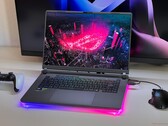 Recensione dell'Asus ROG Strix G16 G615 - portatile RTX 5080 ottimale per il gaming in WQHD