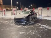 Come previsto, la ricarica della Tesla Model 3 a -14 gradi richiede molto più tempo del solito (Immagine: Out of Specs Reviews)