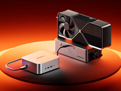 Il Maco-L 7735U dispone di porte OCuLink e USB4. Nell’immagine: una configurazione eGPU con il mini PC.