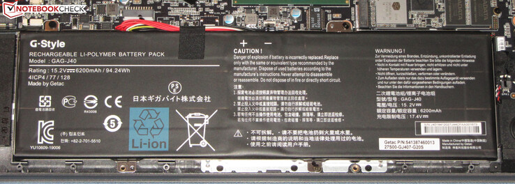 La batteria ha una capacità di 94,24 Wh.